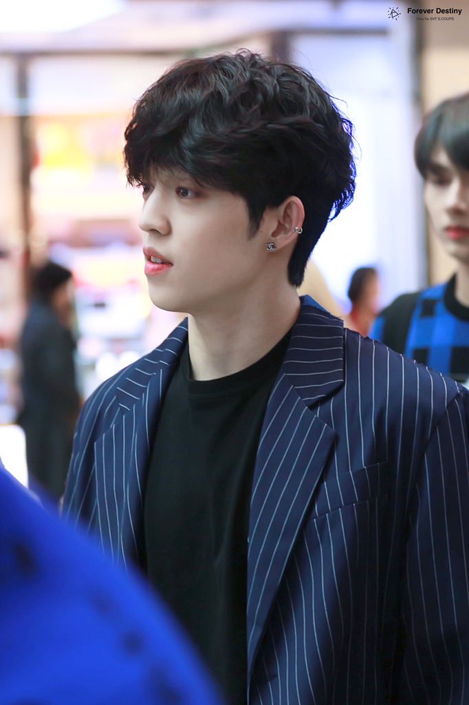 S_COUPS_SAVE's tweet photo. 190331 인천출국
an actual prince charming 💎💎💎💎💎
#세븐틴 #에스쿱스 #SEVENTEEN #SCOUPS  
출처 ( @forever_scoups 님 💕 ) https://t.co/JugcgyDWTZ