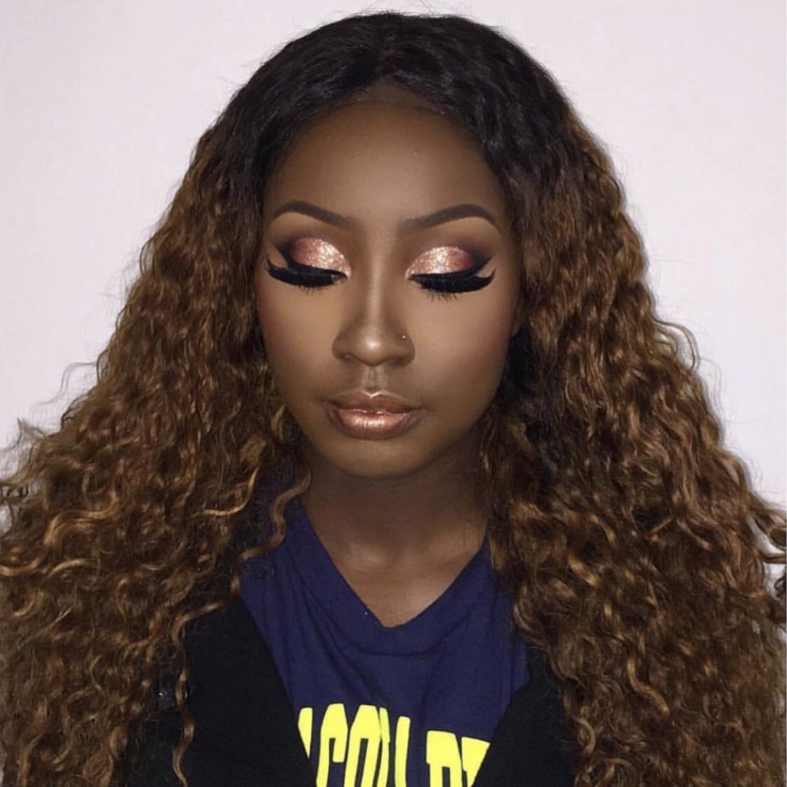 els_bellus's tweet photo. She’s so Beautiful 😍 Her eyes are popping😍💕💕 🌟 🌟 🌟
What do you guys think about this look ? 💚❤️💛💙💜
The Soft hair comes from #Elshair
And this is a Brazilian wig Curl-Brown color 
Tag a friend that would love this☺️!
Follow @elsbellus for more looks like this one 😘 https://t.co/Fny8WgrEZK