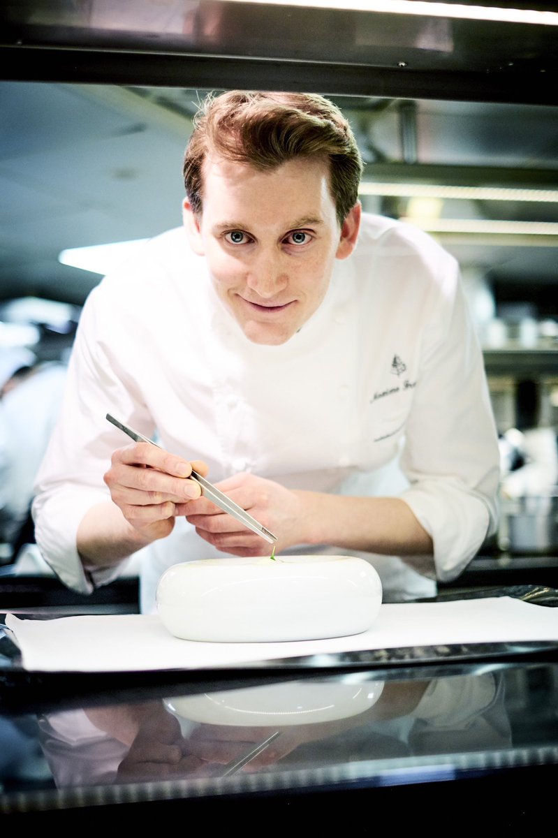 frgaudry's tweet image. 👩‍🍳Jessica Prealpato (Plaza Athénée) et 👨‍🍳Maxime Frédéric (@fsgeorgevparis) : ces 2 jeunes chefs pâtissiers de palace vont cuisiner comme à la maison ! franceinter.fr/emissions/on-v… #OnVaDeguster en direct 🎙 et en public👏 à 11h depuis le studio 621 de @franceinter @arnindago