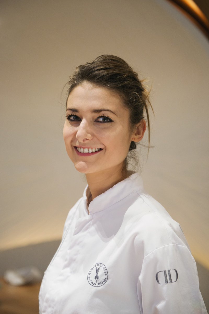 frgaudry's tweet image. 👩‍🍳Jessica Prealpato (Plaza Athénée) et 👨‍🍳Maxime Frédéric (@fsgeorgevparis) : ces 2 jeunes chefs pâtissiers de palace vont cuisiner comme à la maison ! franceinter.fr/emissions/on-v… #OnVaDeguster en direct 🎙 et en public👏 à 11h depuis le studio 621 de @franceinter @arnindago