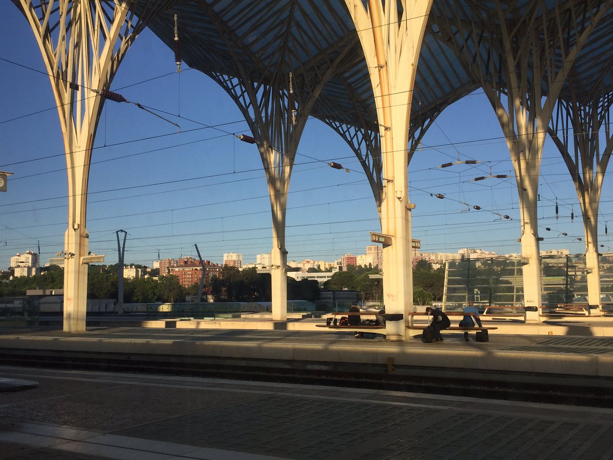 TaniYa_Nic's tweet photo. Waiking up in Lisbon! #Europewithoutborders https://t.co/Ga5HyyvXDT