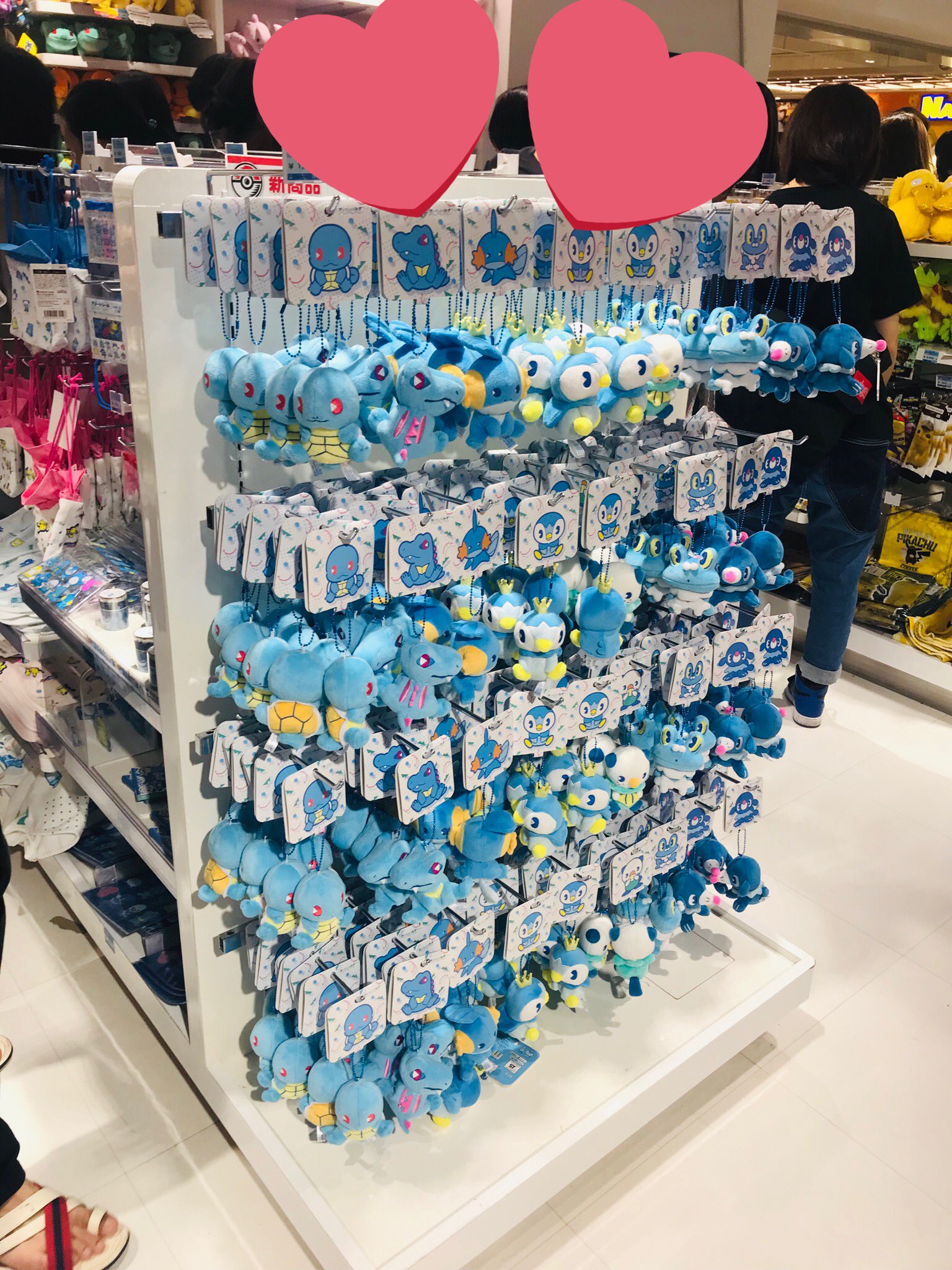 F Kaori エフカオリ 池袋サンシャインシティのポケモンセンターメガトウキョー行ってきたよ おいしいみずたくさん展開されてた 前回のサイコソーダとミックスオレぬいぐるみとマスコットもまだたくさん置かれててうれしい T Co Btx9r16sxx
