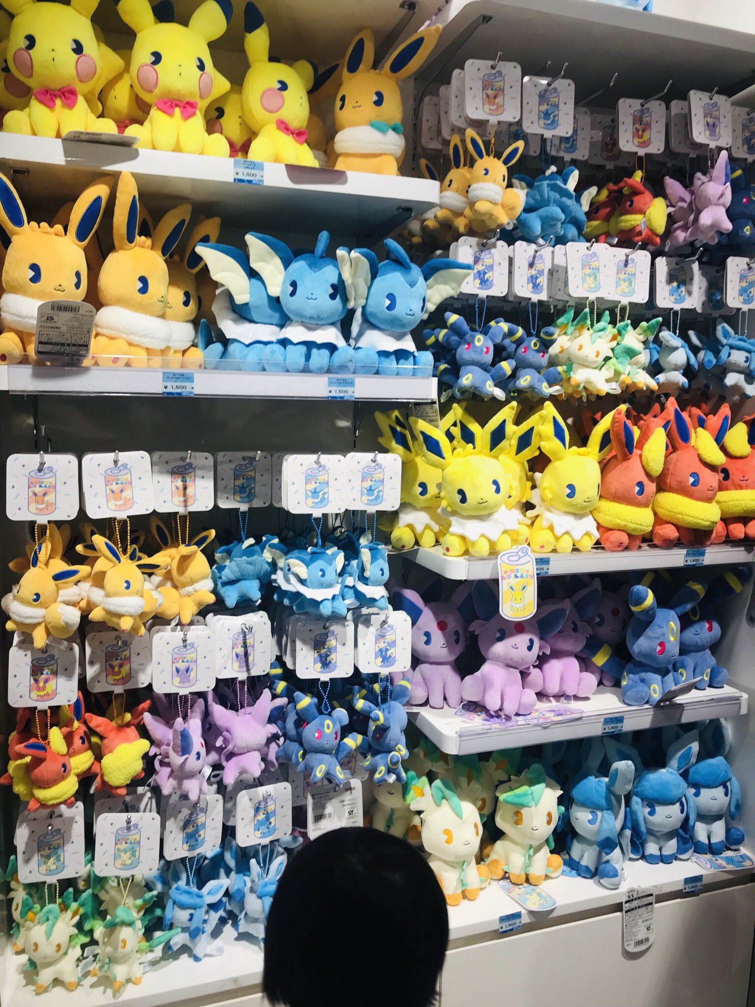F Kaori エフカオリ 池袋サンシャインシティのポケモンセンターメガトウキョー行ってきたよ おいしいみずたくさん展開されてた 前回のサイコソーダとミックスオレぬいぐるみとマスコットもまだたくさん置かれててうれしい T Co Btx9r16sxx