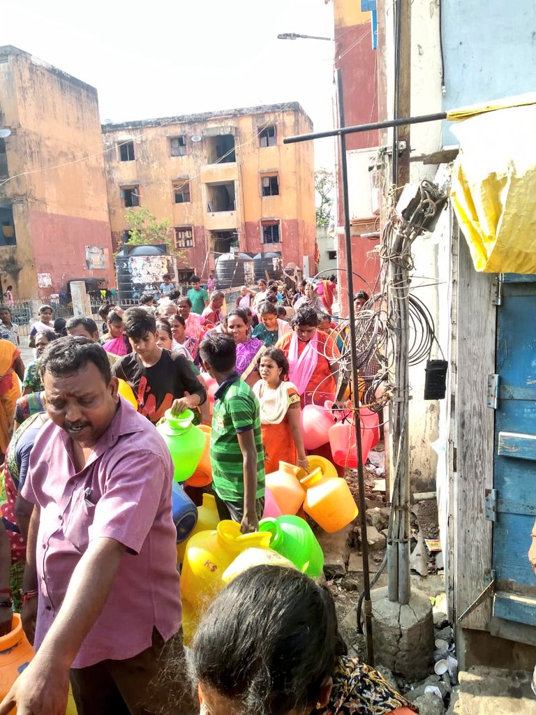 NorthChennaiRMM's tweet photo. மக்கள் தலைவரின் கனவை நிறைவேற்றும் வகையில் மூன்றாவது வாரமாக வட சென்னை மாவட்ட ரஜினி மக்கள் மன்றம் சார்பில் பொதுமக்களுக்கு தினமும் 192000 லிட்டர் தண்ணீர் (6 லாரிகள்) வழங்கப்பட்டு வருகிறது என்பதை மகிழ்ச்சியுடன் தெரிவித்துக் கொள்கிறோம்.@rmmoffice https://t.co/6JNkdA1YW1