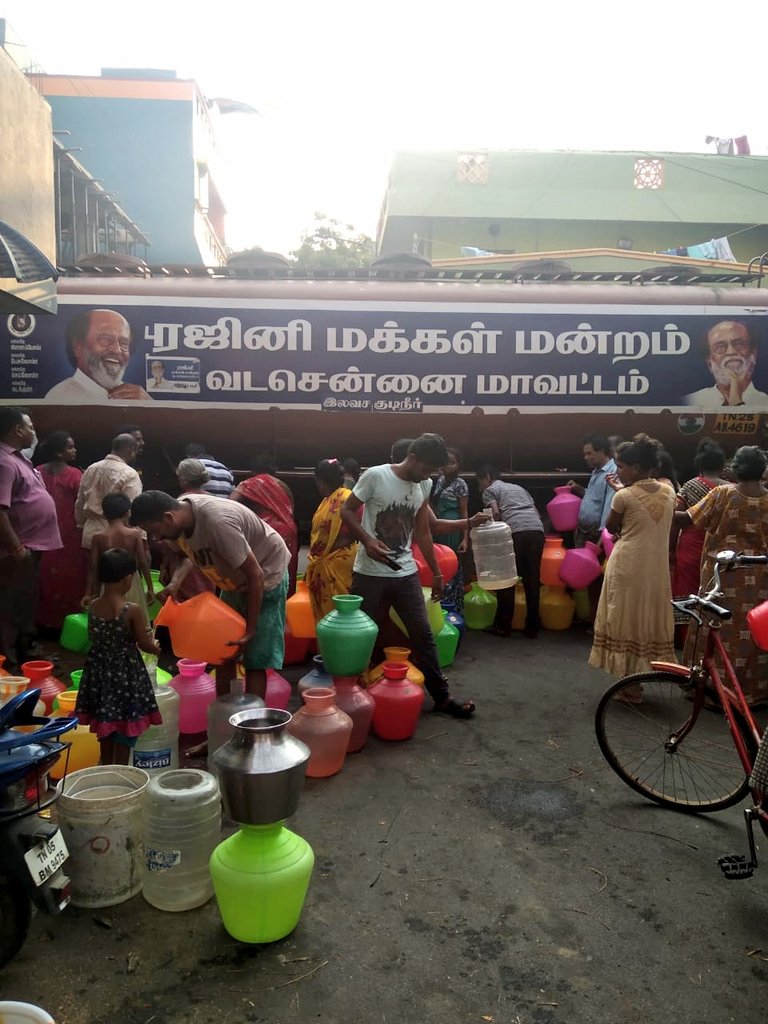 NorthChennaiRMM's tweet photo. மக்கள் தலைவரின் கனவை நிறைவேற்றும் வகையில் மூன்றாவது வாரமாக வட சென்னை மாவட்ட ரஜினி மக்கள் மன்றம் சார்பில் பொதுமக்களுக்கு தினமும் 192000 லிட்டர் தண்ணீர் (6 லாரிகள்) வழங்கப்பட்டு வருகிறது என்பதை மகிழ்ச்சியுடன் தெரிவித்துக் கொள்கிறோம்.@rmmoffice https://t.co/6JNkdA1YW1