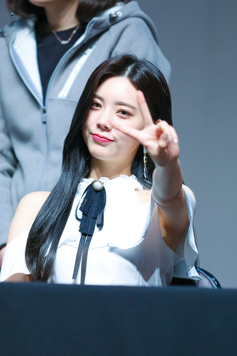AIDmaxSB's tweet photo. 190405 #다이아 #DIA #NEWTRO #우와 동자아트홀 팬사인회 #은채 #권채원 04PICS @dia_official 
#HAPPYEUNCHAEDAY -은채야 생일 정말 축하해😊- https://t.co/whejDeF78l