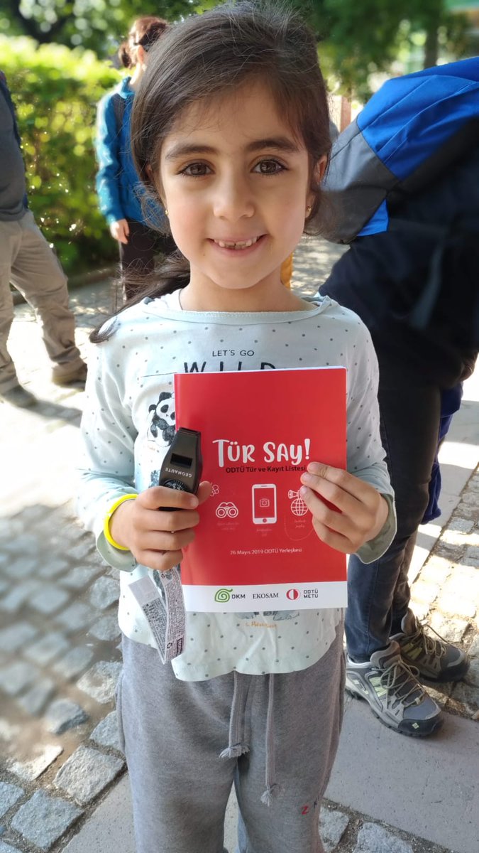 semihademirbas's tweet photo. ODTU'de Tür Say 2019 etkinliği  tür teşhisi masası. Bir anadolu endemiği ile beraber @odtudedoga #odtudedoga #tursay2019 #dogakoruma #dogakoruma https://t.co/aedukTGkc1 https://t.co/VPChQuSJaD