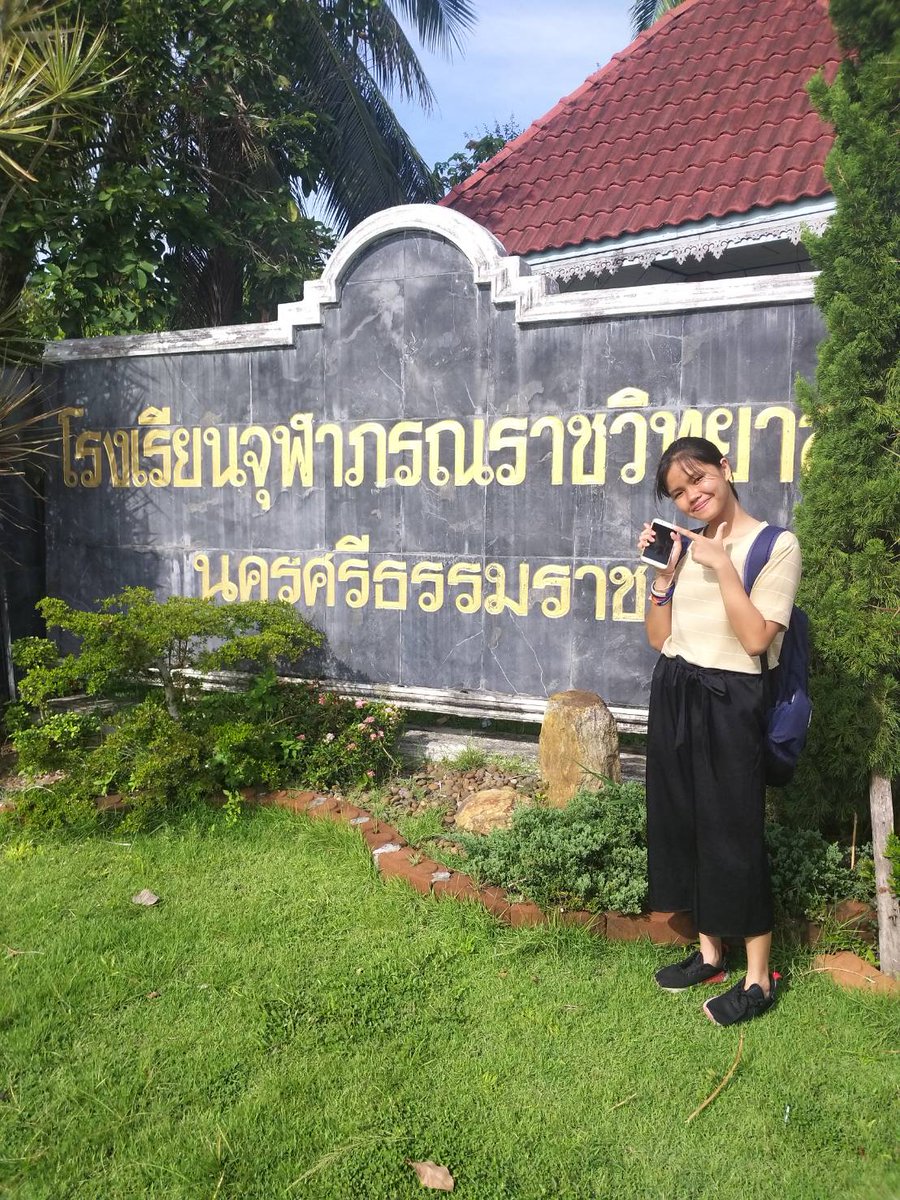 herwinternrain's tweet photo. นี่โคตรอบอุ่นจริงๆนะที่ได้กลับไปรร. กลับไปคนเดียวแต่ไม่เหงาเลย คุยกับทุกคนก็ยังสนิทกันเหมือนเดิม มันคือที่สุดเลยอ่ะ กลับจภ.เหมือนได้ชาร์ตพลังงาน หลังจากที่เจอเรื่องเฟลมาเยอะ ขอบคุณทุกคนมากเลยนะ ไว้ว่างๆจะกลับไปอีก 💗
#แคแสดเปลี่ยนกระถางไม่จางสี #pccfact https://t.co/X9UCOtxvLg