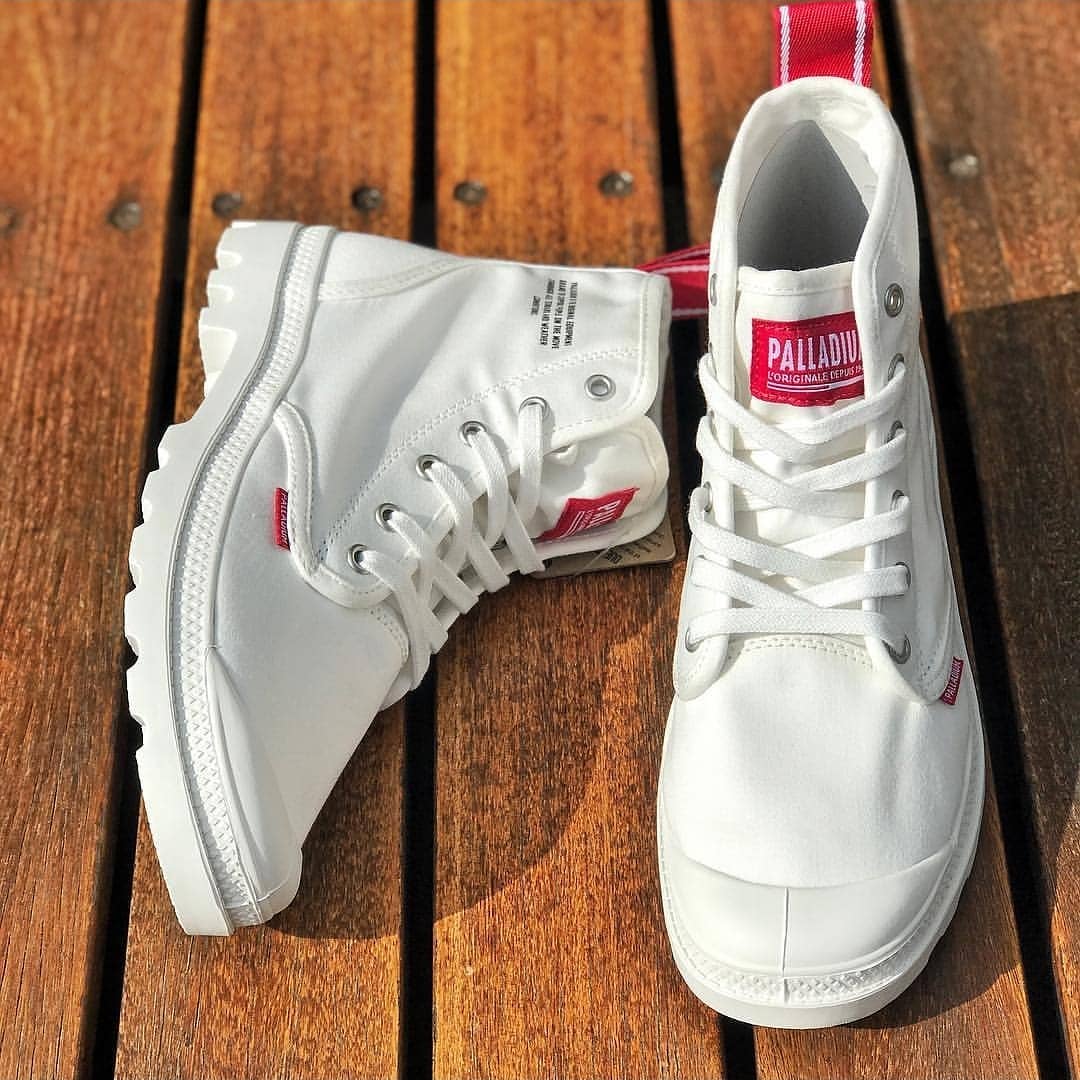 SneakerTrend1's tweet photo. 🚨PAMPA HI DARE🚨 now available at all TAPE STORES 🔥@officiallytape🔥 Check out the detailing on this boot!! 💦 #SneakerTrend_SA #EssenceOfStyle #StreetWear #STclothing #DopeSneakers #DopeCombo #ClassicWear #Trustedseller #WePuttingQualityClothingOnTheMap https://t.co/FESXroPL8z