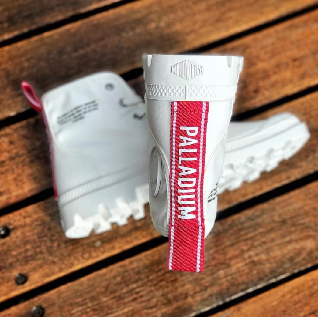 SneakerTrend1's tweet photo. 🚨PAMPA HI DARE🚨 now available at all TAPE STORES 🔥@officiallytape🔥 Check out the detailing on this boot!! 💦 #SneakerTrend_SA #EssenceOfStyle #StreetWear #STclothing #DopeSneakers #DopeCombo #ClassicWear #Trustedseller #WePuttingQualityClothingOnTheMap https://t.co/FESXroPL8z