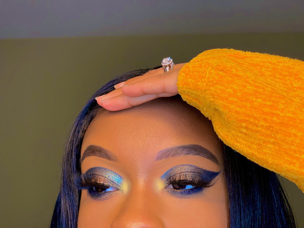 natalie_yt's tweet photo. D I M E N S I O N A L  🌘

@ABHcosmetics 
Dipbrow Pomade - ebony
@ABHcosmetics Prism Palette 
@TooFaced Born This Way - spiced rum
@PFCosmetics Butter Highlighter - champagne https://t.co/nGvO73Kgwh