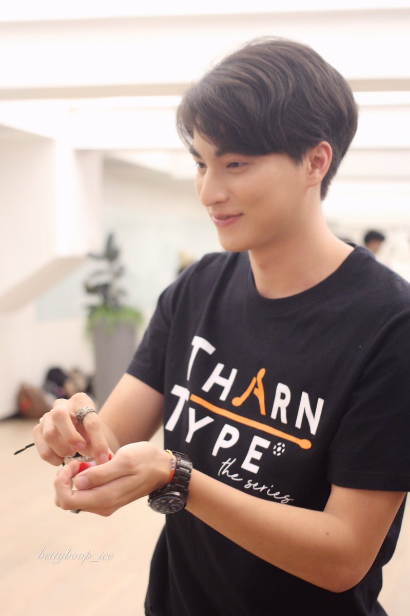tsicee_ii's tweet photo. น้องค้าบบบบ พรุ่งนี้เจอกันนะค้าบบบ >< #ลูกบอลของคุณบิ๊กกลัฟ #gulfkanawut #TharnTypeLastWS https://t.co/BvYEfhhe3a