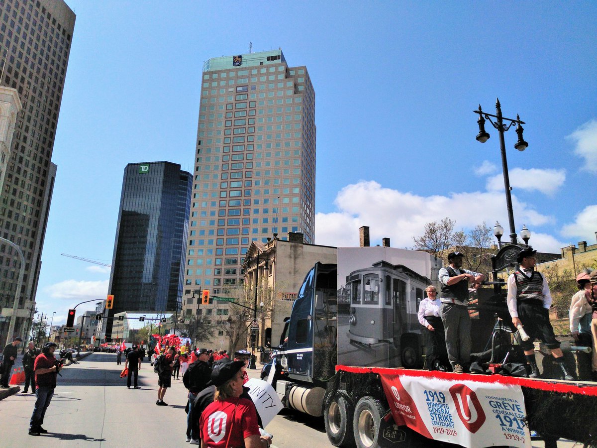 1/2: Wonderful day in Winnipeg on Saturday commemorating the 100th Anniversary of the Winnipeg General Strike. #Unifor and other unions & activists marched in a long parade on the same streets as picketers & supporters in the #1919strike.