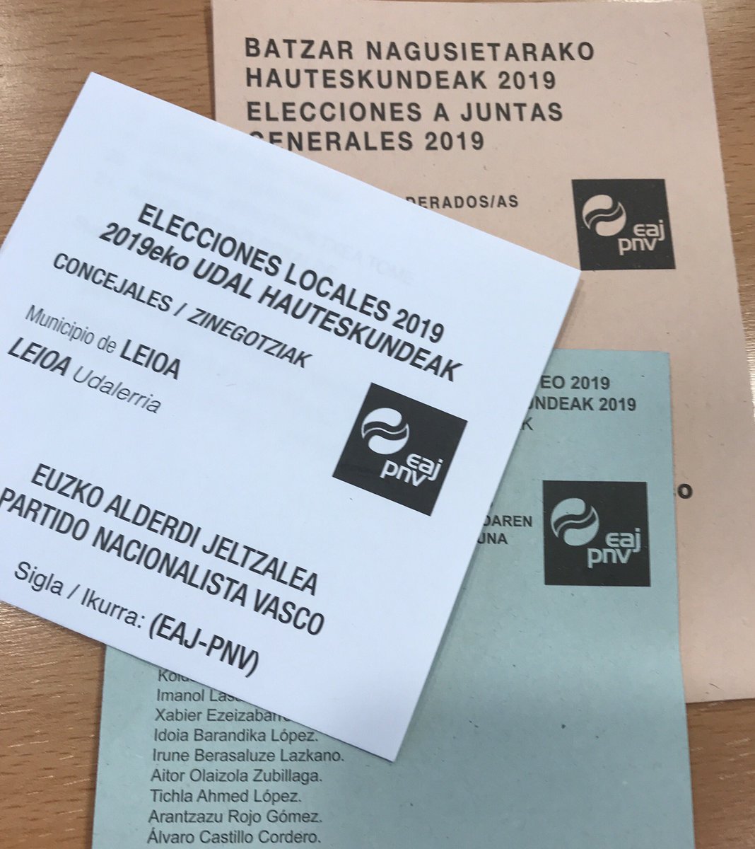 🗳 Gaur da eguna. Anima zaitez kalera irten eta bozkatzera, ez dezala inork zure ordez erabaki #M26 
#Leioa
🗳 Hoy es el día. Anímate a salir y ejercer tu derecho, que nadie decida por ti #26M