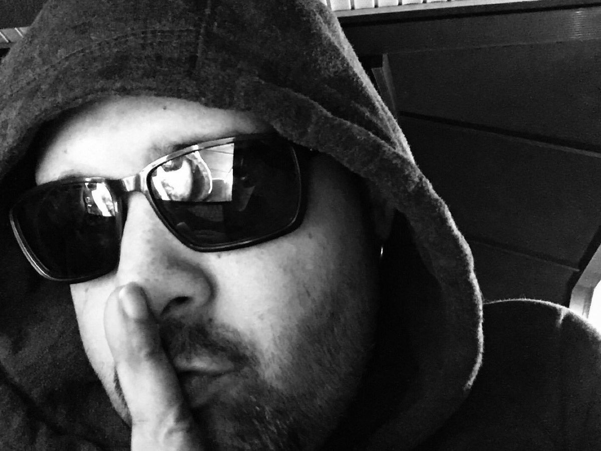 Guego_Schmitz's tweet photo. I miss pressing ▶️ at the same exact time as we both got lost in the music ... 

You were in your state and I was in mine... 

We were so far apart but yet so close...  

I miss you.  Just thought you should know... #YepYou G https://t.co/PvDHTGjnoE