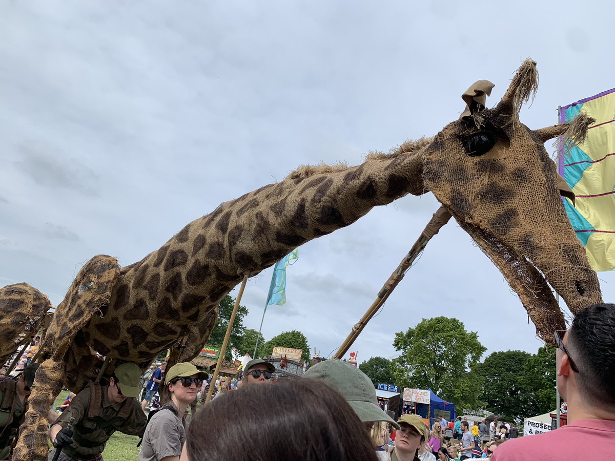 lisdarls's tweet photo. Best of @geronimofest_uk right there! The magic of being two and believing youโre feeding a real mummy giraffe straight from the zoo ๐๐ฆ@VIPPuppets #geronimofest #vippuppets #bestbits https://t.co/vDMFEbN8iO