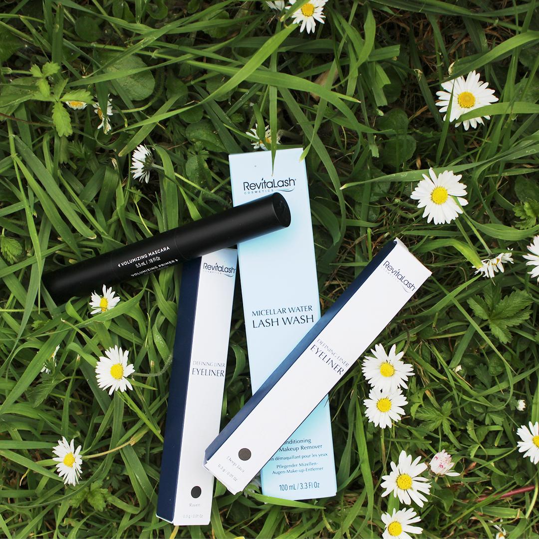 skinbrands's tweet photo. 👀 @RevitaLashUK has all your #eyemakeup needs covered

#Eye Defining #EyeLiner ✔️
#Volumizing Indigo #Primer ✔️
Volumizing Black #Mascara ✔️
#MicellarWater #Lash Wash ✔️

#RevitalashCosmetics #Lashes #Eyelashes #makeup #Revitalash #DoubleEndedVolumeSet https://t.co/7DigHT2KoZ