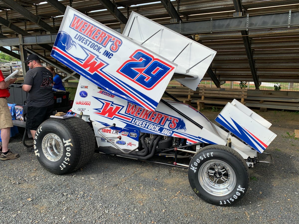 Posted on SprintCarUnlimited.com: @CapitolRenegade driver @dannydietrich earns that elusive bull, passes @LoganWagner7W to take Night 1 victory in the @Weikert29 @PortRoyalSpdway.