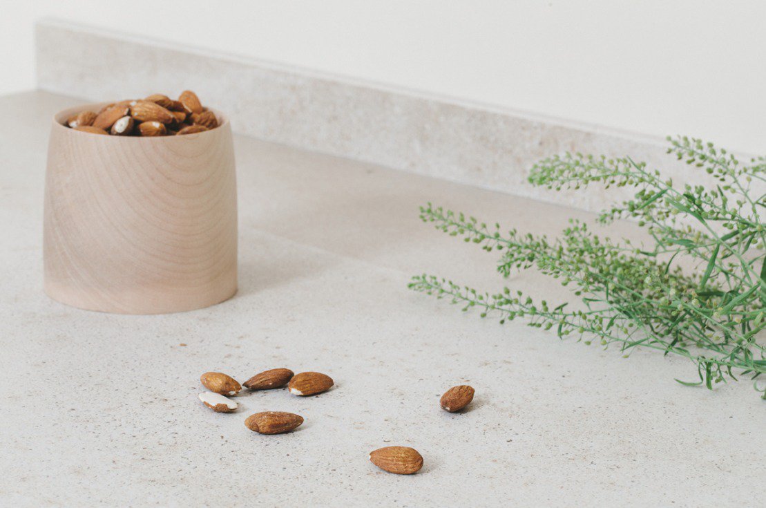 NeolithUS's tweet photo. Neolith contains no harmful substance so is the ideal material to be in constant contact with food. In this project designed by HUSK, the Mirage model has been used on the countertop.
#Neolith #SinteredStone #NeolithMirage #NeolithKitchen https://t.co/fkxZoyq56x