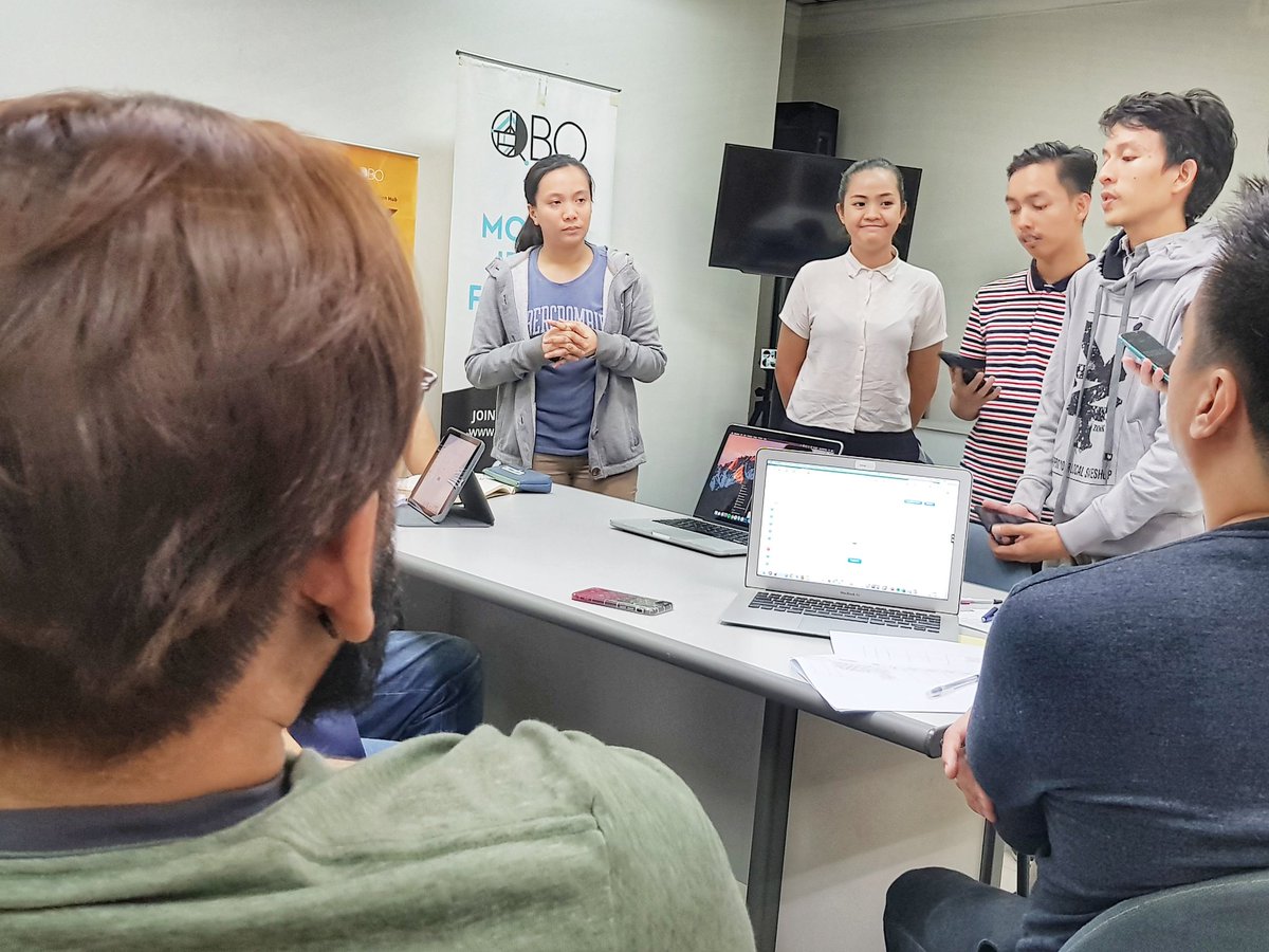 SmartNewsroom's tweet photo. Happening now: Young developers pitch their innovative ideas for services and apps for OFWs. #HackTheHive #OFWins #FreeBee https://t.co/BZ4iSbqhUo