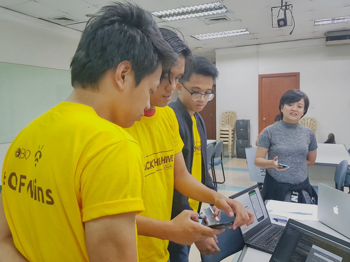 SmartNewsroom's tweet photo. Happening now: Young developers pitch their innovative ideas for services and apps for OFWs. #HackTheHive #OFWins #FreeBee https://t.co/BZ4iSbqhUo