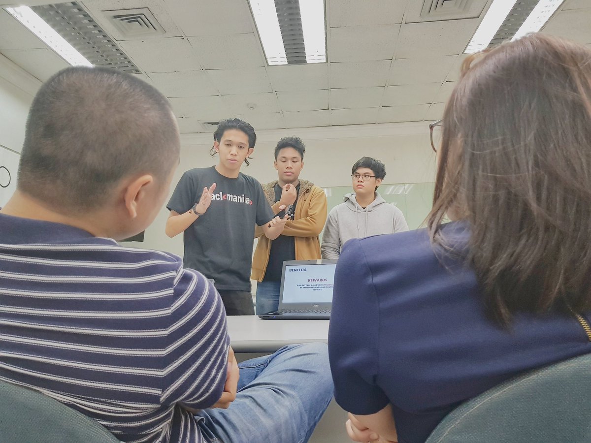 SmartNewsroom's tweet photo. Happening now: Young developers pitch their innovative ideas for services and apps for OFWs. #HackTheHive #OFWins #FreeBee https://t.co/BZ4iSbqhUo