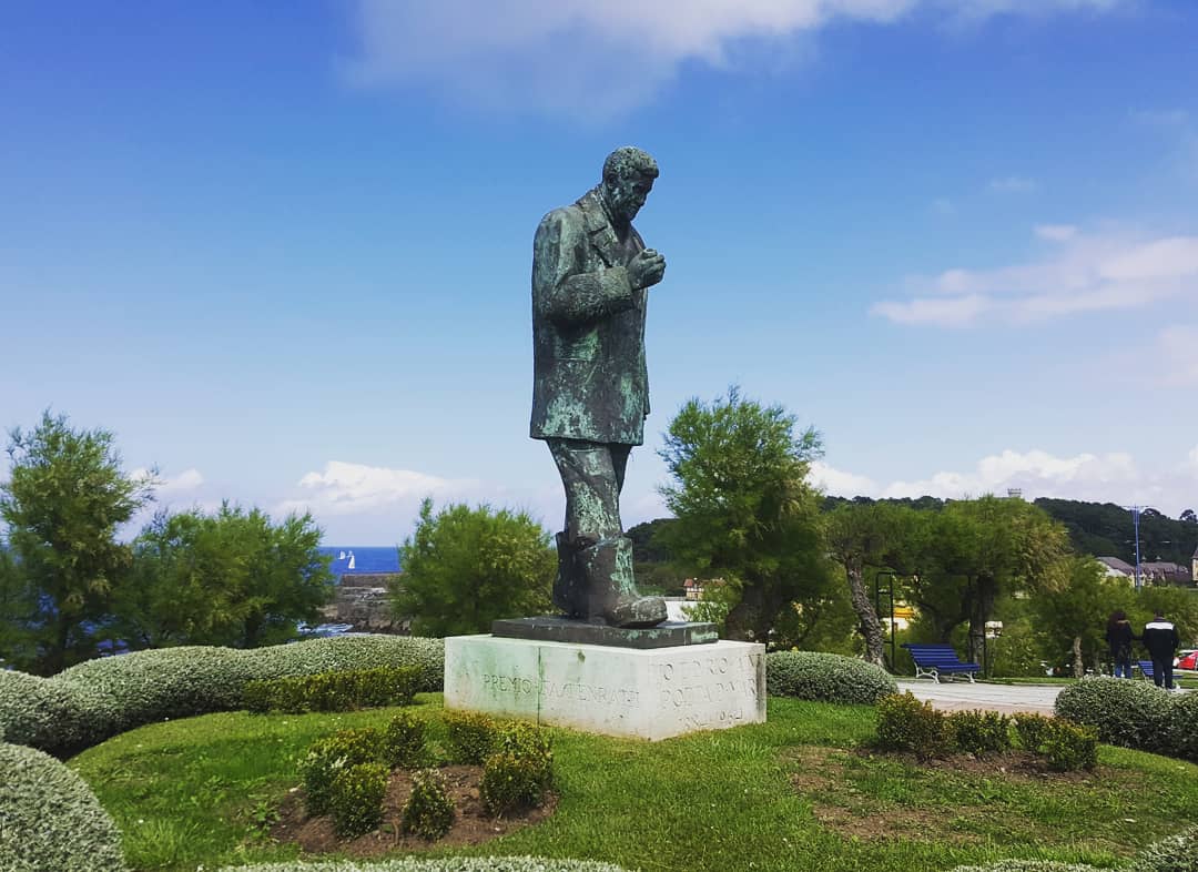 DondeSantander's tweet photo. Respuesta: Monumento a José del Río "Pick" (El Botas). Marinero, poeta y periodista cántabro.

Ganador: @bra_racing https://t.co/t5KOlwMyRU