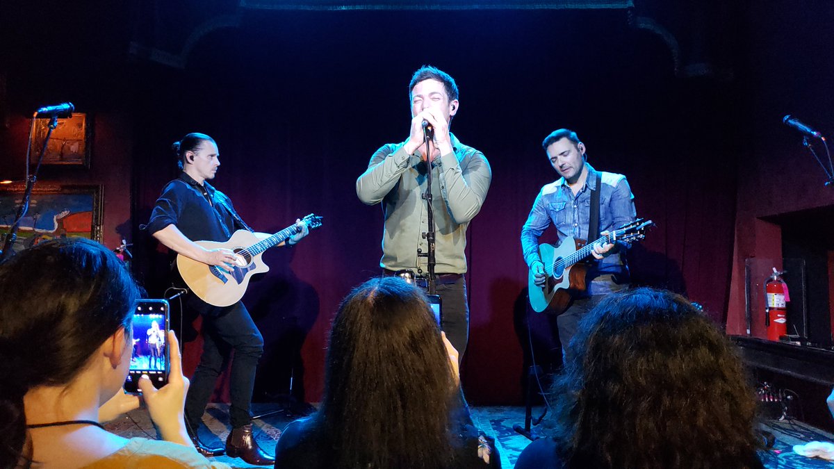 cosplur's tweet photo. I was fortunate enough to meet @BBMAKOFFICIAL on their recent tour.  Read all about it in my latest blog post.  https://t.co/EHN8rwxnco @christianburns_ @Stemak10rtl #markbarry #bbmak #concert #review #blog #music #newmusic #harmonies #talent #truetalent https://t.co/e4HMvg2Klu