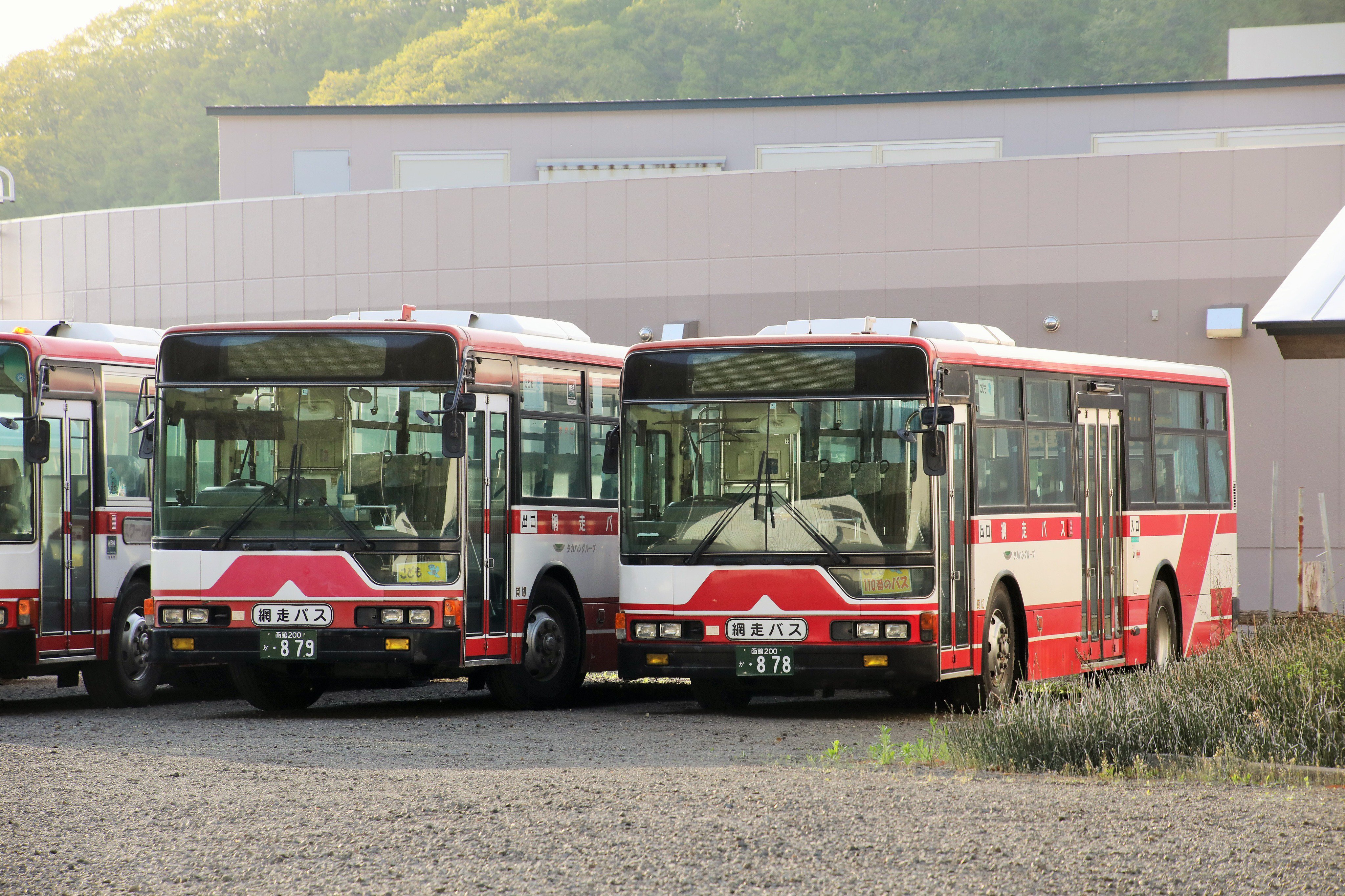 エヌティーさん Trans5の検修庫 網走バスの3台が貸切登録となり 函館ナンバーへ変更されました 297 元名鉄 1701 函館0か878 299 元名鉄1703 函館0か879 246 自社発注高速車 函館0か877 T Co Wg0byxtlma Twitter