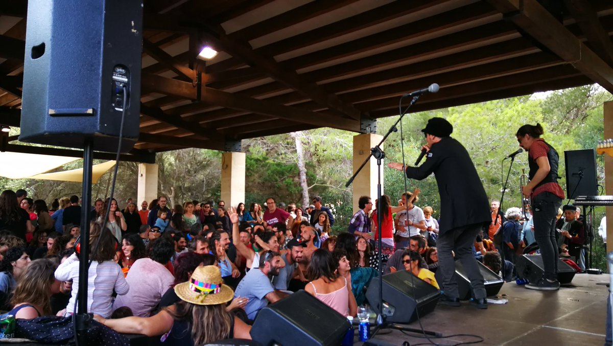 ladinamomusic's tweet photo. Brutal ahir al #VegaJazz! Tothom, bandes, públic i organització ho van donar tot! Gràcies #JazzObert #MenorcaJazz per aquests dos dies fantàstics!
#FunkisLove #MusicOnCycles #FunkyBikeBand #ladinamostatikfunkxplosion https://t.co/wcp8IsgKRG