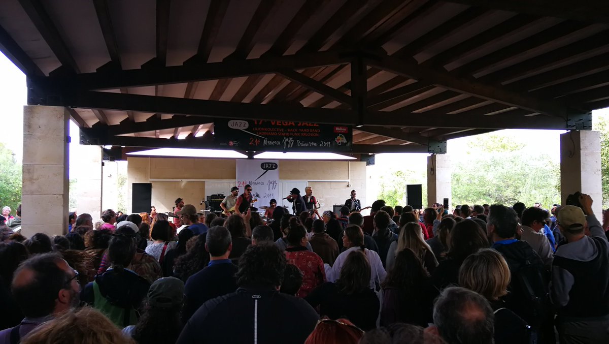 ladinamomusic's tweet photo. Brutal ahir al #VegaJazz! Tothom, bandes, públic i organització ho van donar tot! Gràcies #JazzObert #MenorcaJazz per aquests dos dies fantàstics!
#FunkisLove #MusicOnCycles #FunkyBikeBand #ladinamostatikfunkxplosion https://t.co/wcp8IsgKRG