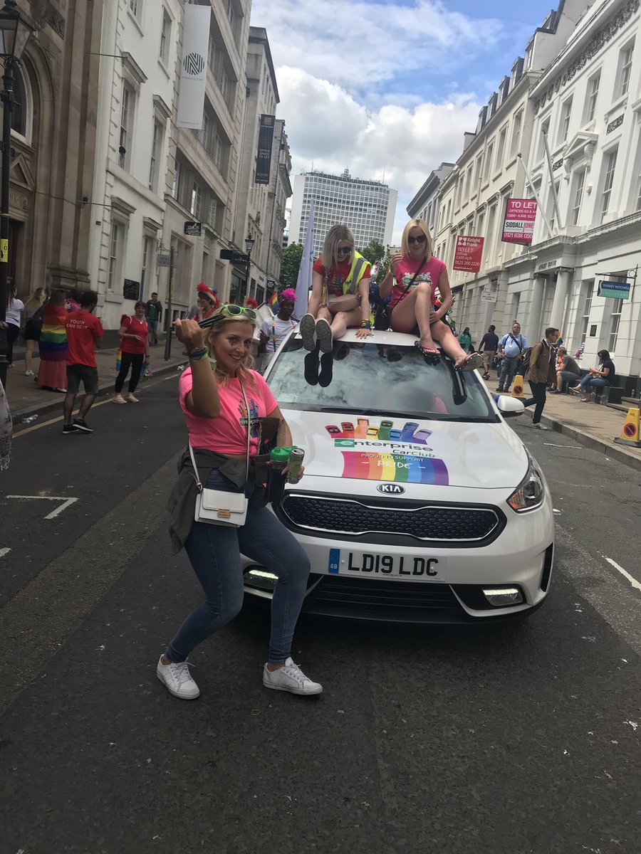 NicoleJErac's tweet photo. Great day celebrating Birmingham Pride with Enterprise 🙌🏻 #U2Diversity #U2DreamTeam #U2LGBT https://t.co/9xYIcYdUs6