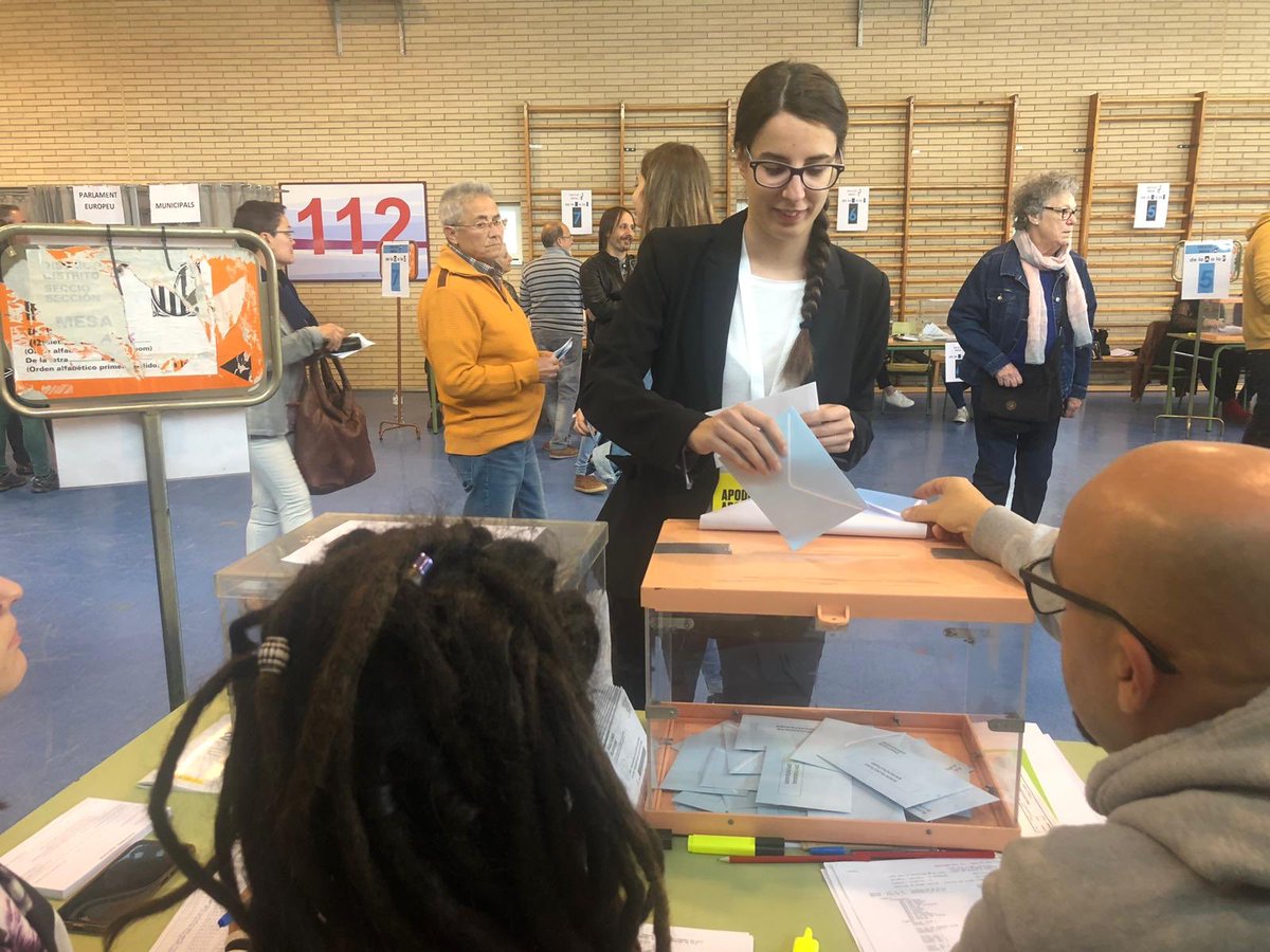JxCatTorello's tweet photo. Votem amb il·lusió, avui és un gran dia per tots els torellonencs/ques. @neus_codina ja ha votat. Fes-ho tu també! 💪🏻 https://t.co/62SjQkvALM
