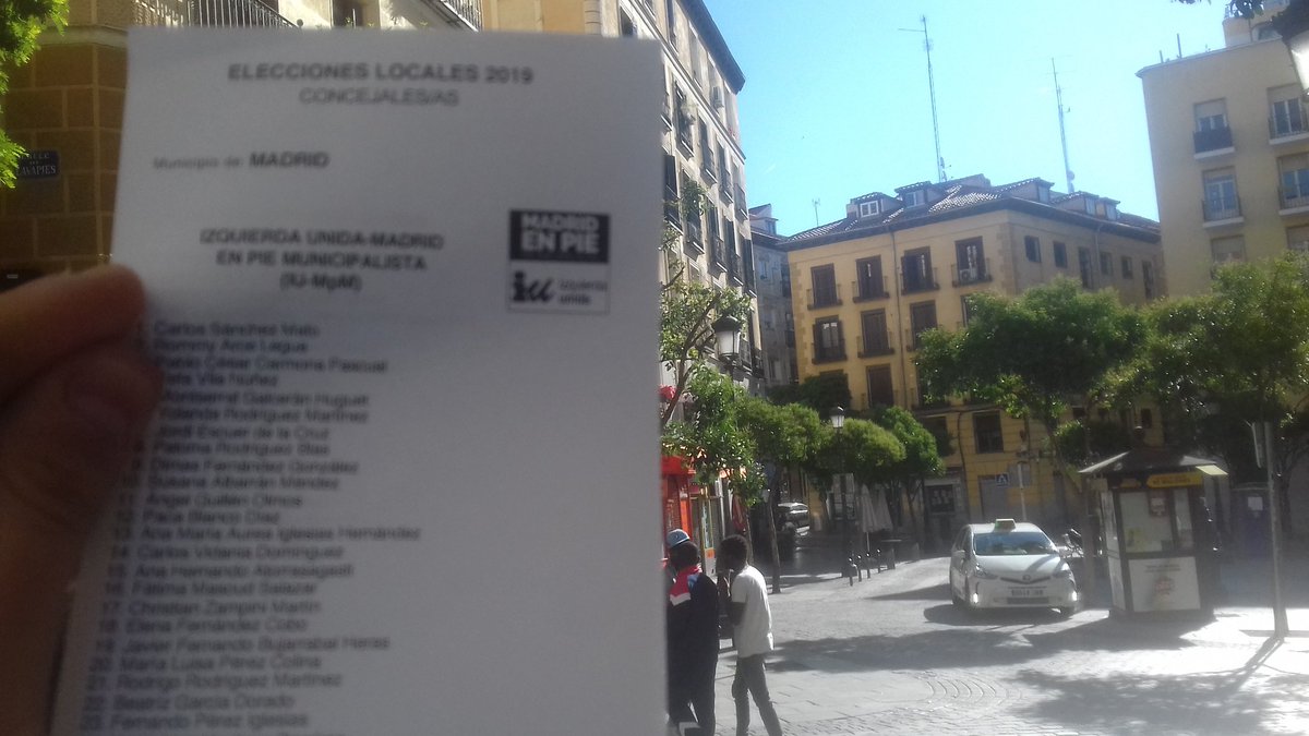 De camino a votar, la primera vez en Madrid. Con ganas, nervios y vértigo generacional (ayer me salió mi primera cana). Se vienen "nuestros" años 20 y necesitamos que las apuestas abiertas en los años 10 (y las lecciones que estamos digiriendo) tengan continuidad  #MadridEnPie26M