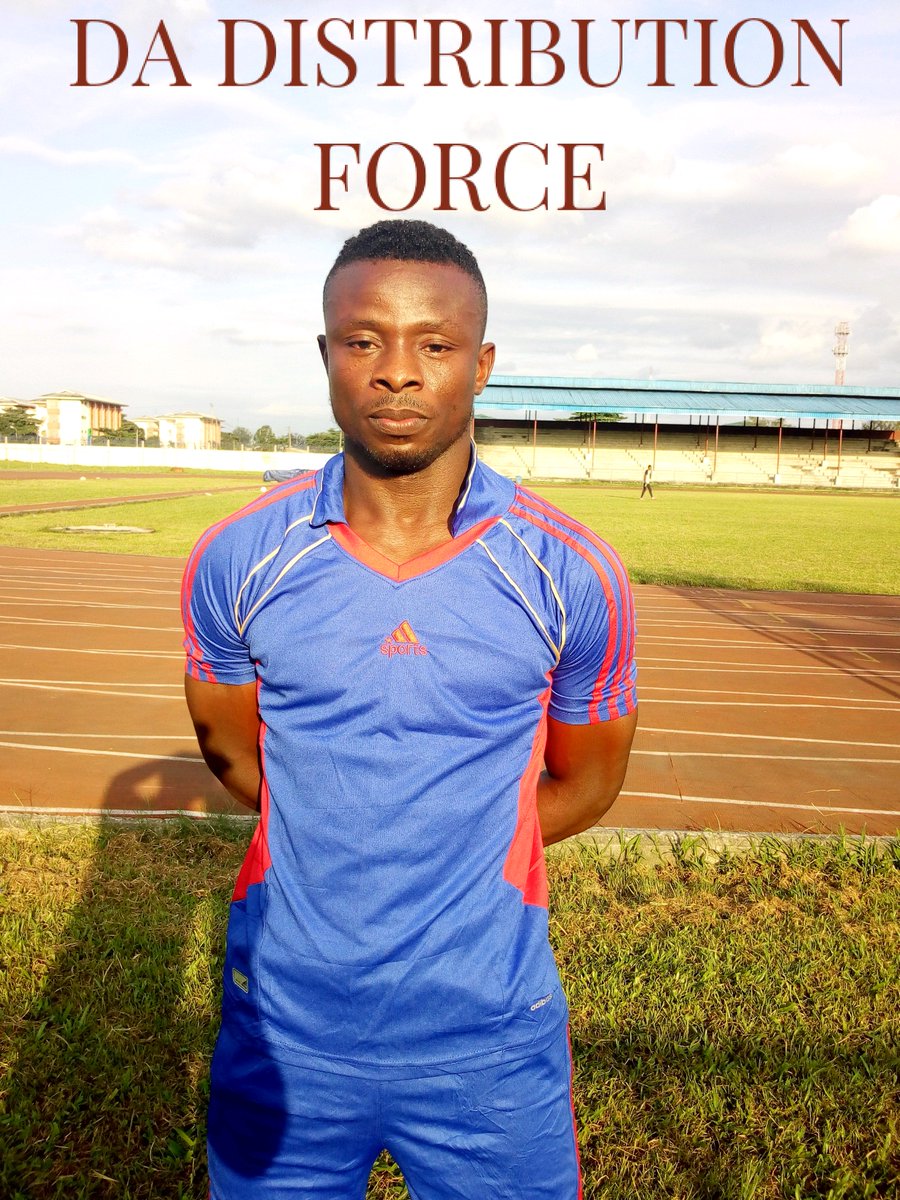 DracorexU's tweet photo. The team gave STEPHEN UGWUNNE a guard of Honour on his retirement from the League, so he used the match to exit the league officially, and he did so by winning for the team their first trophy with a high display, masterclass, work rate and ethic. You are the BEST.#cpleagueuniport https://t.co/wpOlOlqy5o