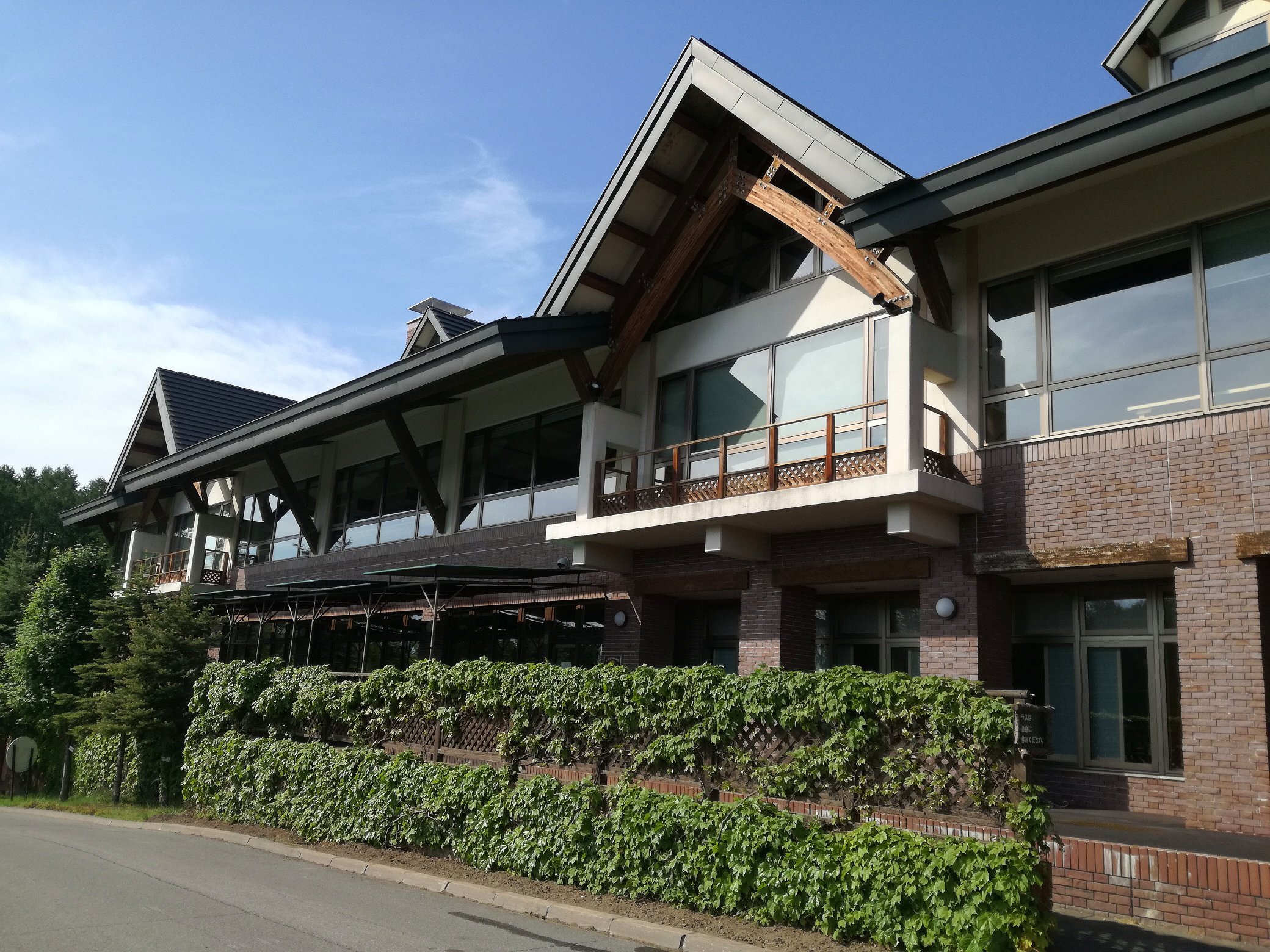 ねこやまだ 東神楽町 森のゆホテル花神楽 で日帰り入浴してきました 高台にある広い露天風呂から東神楽町の田園と大雪山系が見えます 旭川 美瑛 北海道のここがえーぞ T Co Jn4txstxje Twitter