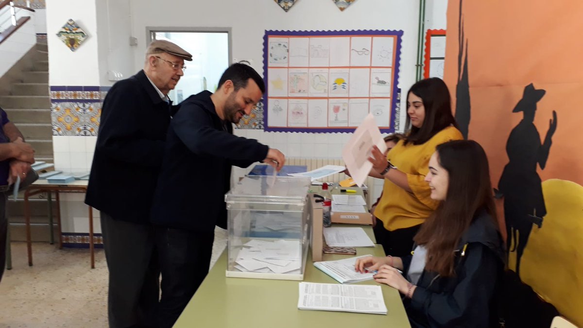 Jo ja he votat, i tu? vinga que les 2 urnes estan per omplir-les! #SumaCompromís
