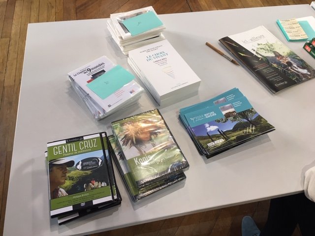 SALC_Occitanie's tweet photo. Très intéressante la projection-débat « LES INDIENS KOGIS » hier à #Toulouse dans le cadre de la #SALC2019. Échanges avec d’Eric Julien, fondateur de Tchendukua. Merci à la #VilledeToulouse pour leur présence.
#colombie #semanalatina en @Occitanie https://t.co/4CaO63rTAr