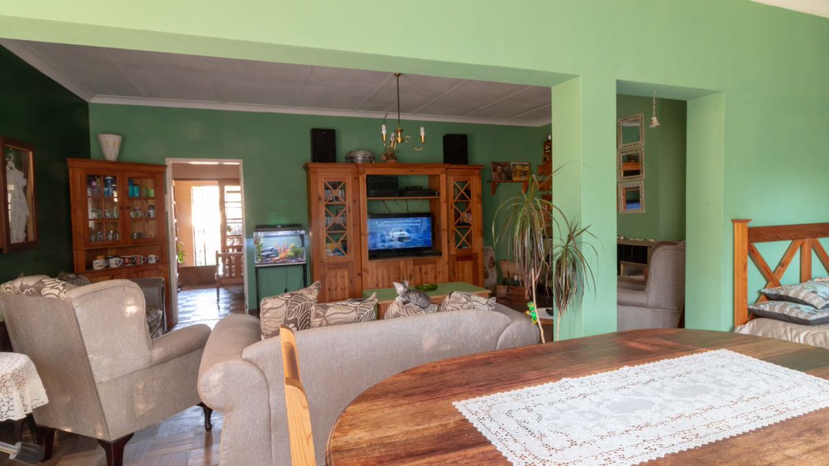 LeadhomeSA's tweet photo. This lovely 3-bed home was #JustListed for R1,446,000 in Park West, Bloemfontein. Book your viewing & check out more πΈ here: https://t.co/slC9SaPxa4 or βοΈ call 010 590 3088. #Leadhome #OneFlatFee #RealEstate https://t.co/PtsTuyh69Z