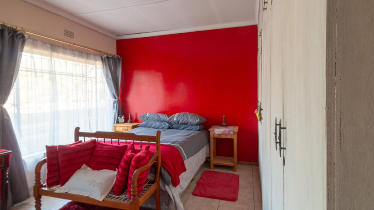 LeadhomeSA's tweet photo. This lovely 3-bed home was #JustListed for R1,446,000 in Park West, Bloemfontein. Book your viewing & check out more πΈ here: https://t.co/slC9SaPxa4 or βοΈ call 010 590 3088. #Leadhome #OneFlatFee #RealEstate https://t.co/PtsTuyh69Z