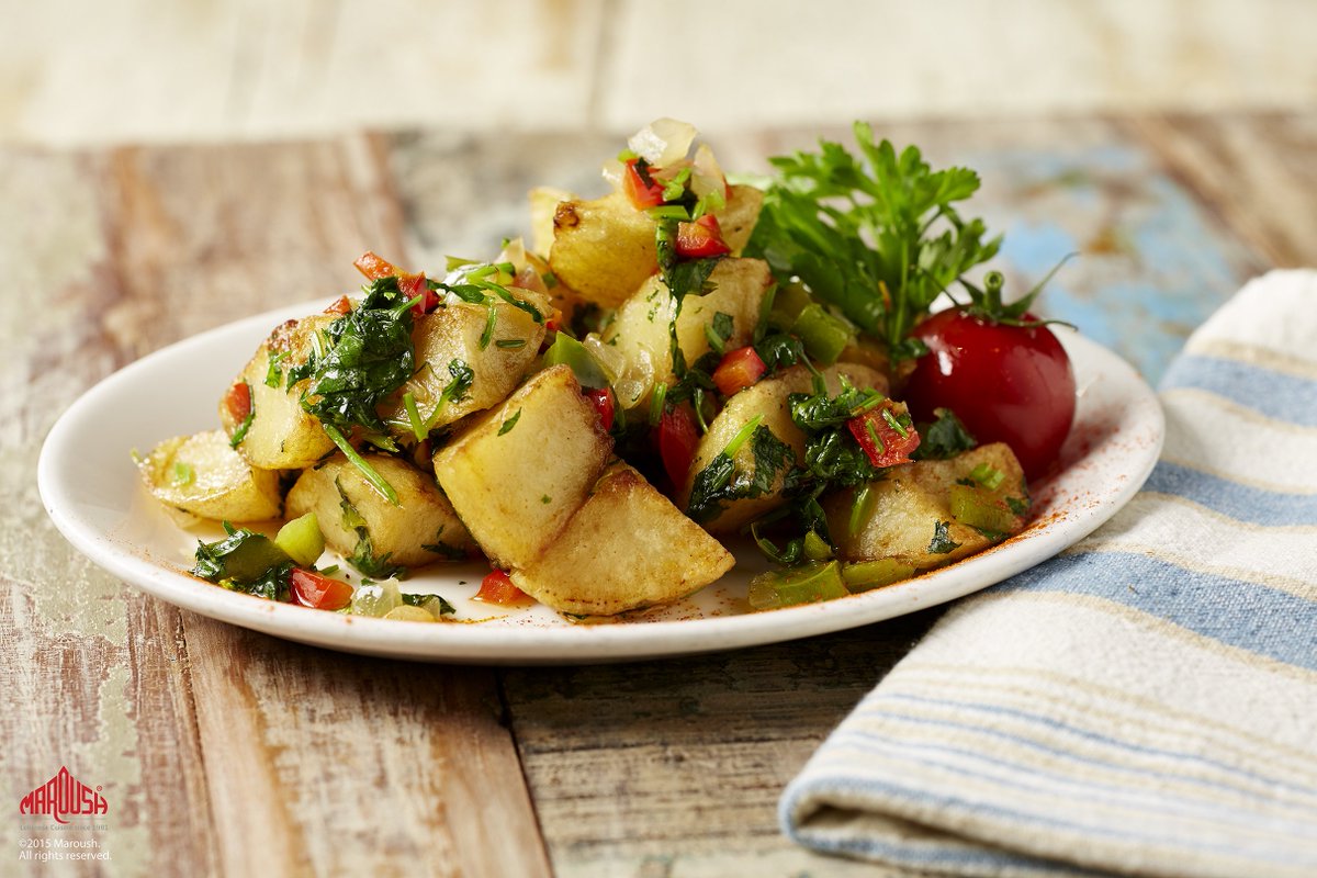 RandaRestaurant's tweet photo. Batata Harra is a great #vegan #vegetarian dish! Cubes of potatoes sautéed with garlic, coriander,
sweet pepper and chilli, topped with fried vegetables. Have it with hommos or moutabel (baba ghanouj) for a perfect meal 😋 https://t.co/OYU9pH3THp