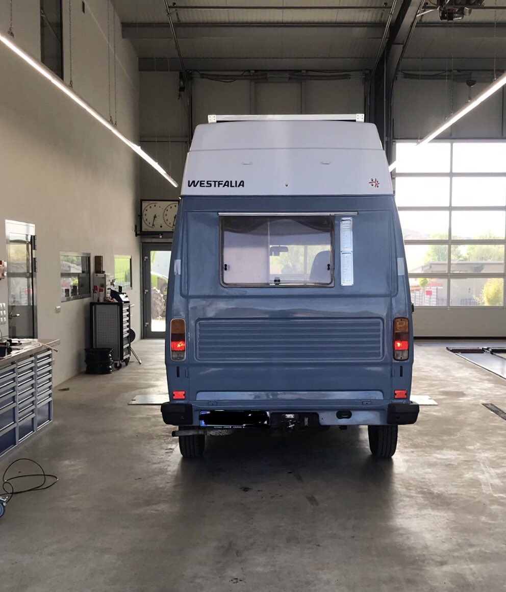 PosthumusHans's tweet photo. Yippee! 1985 #Bremer officially got vintage car status and new MOT now. Preparing for his relocation to 🇮🇹 #Sardinia 
#vanlife #sardegna #sardinien #mercedes #t1 #westfalia #marcopolo #w601 #Hkennzeichen #RV #holidayvehicle https://t.co/woCWTfxph2
