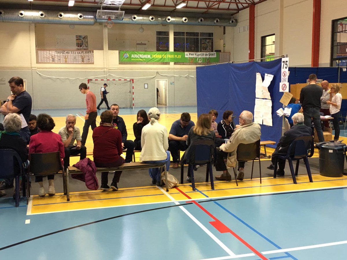 Panne à Auderghem. Les électeurs patientent 😖