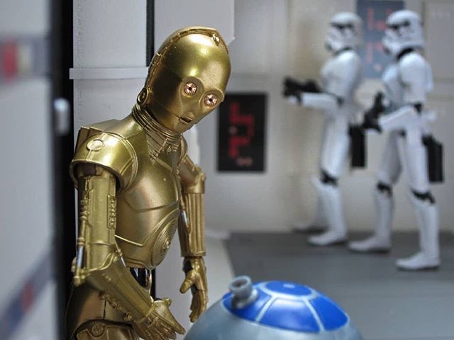 StarWarsTBS's tweet photo. An entirely appropriate image to be sharing today... nice work from @worfles! 💥👌🏻💥 #tanitveIV #anewhope #may25 #threepio #c3pi #r2d2 #rebels #droids #stormtroopers #theempire #starwars #starwarstheblackseries #starwarsblackseries #blackseries6inch #… https://t.co/0A373CuTAW https://t.co/LMjHq1dJPz