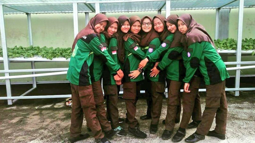 dispertan's tweet photo. Sore #SmartTani
Salam Pramuka !! Karena dgn seragam inilah cerita hidup ini beragam, karena setangan leher inilah perjalanan ini takkan pernah usai. Satyaku Kudharmakan, Dharmaku Kubaktikan. 

Saka Tarunabumi @dispertan membentuk kader bangsa yg kreatif, tekun, dan inovatif. https://t.co/WDXZT72UtT