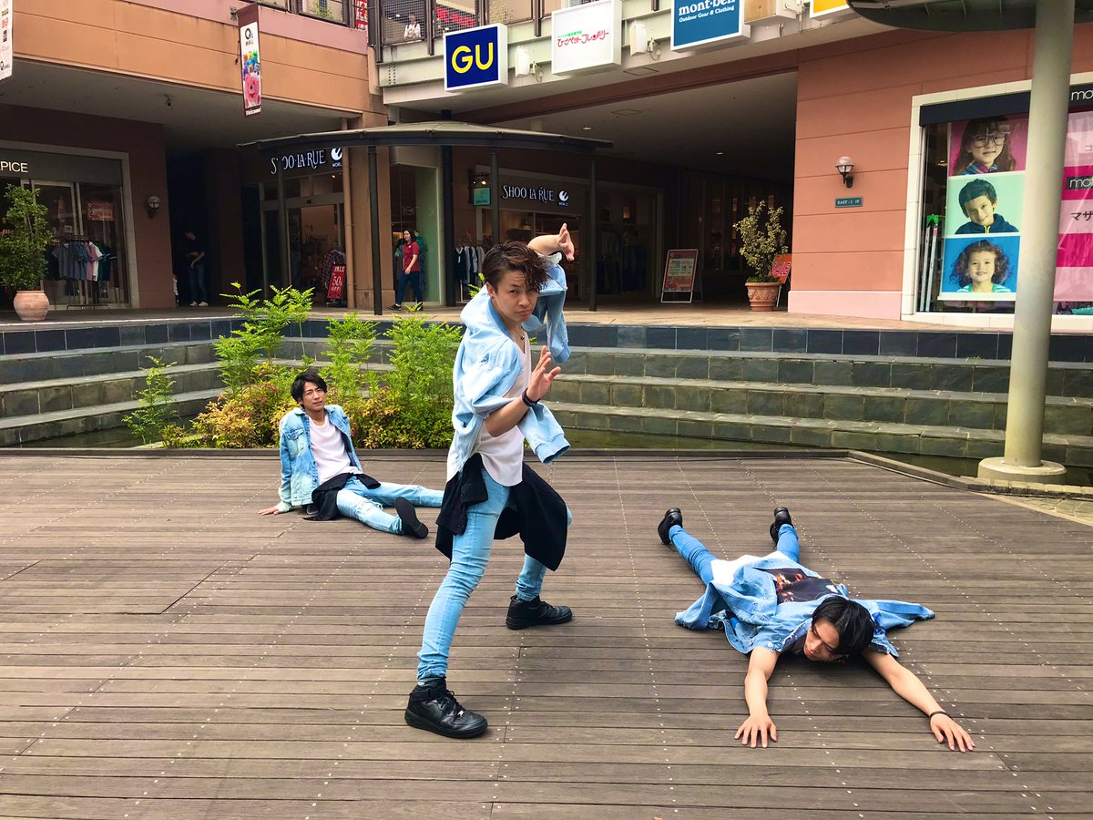 WITH_EZO's tweet photo. 本日のみのおキューズモールでのステージをご覧下さった皆様、誠にありがとうございました!
#SELL_OUT の皆様、 #CLOWNS_CROWN の皆様もありがとうございました😊
この後はMUSE BOXにてCC×EZOスペシャル企画イベントです😳✨
チケットはSOLD OUTという事で、来てくださる方は皆様お楽しみに🙈 https://t.co/DRP7rHwO1P