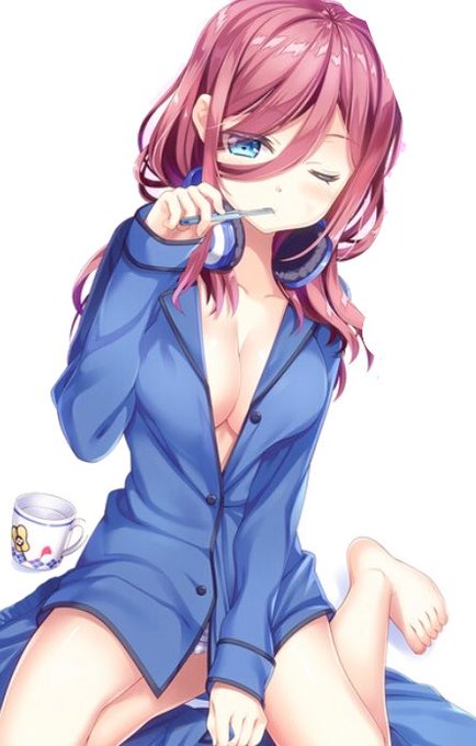 りぃー・ももんさんがTwitterに投稿した中野三玖(五等分の花嫁)のイラスト。