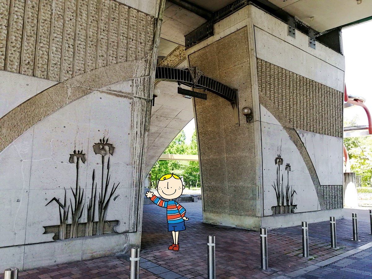 Bob_OGTB's tweet photo. #Shirokita Park's irises are so beautiful, they're even engraved into the walls near the park entrance😄

https://t.co/40olAeIKqA
#osakasummer #osaka https://t.co/S3SLDrILnG