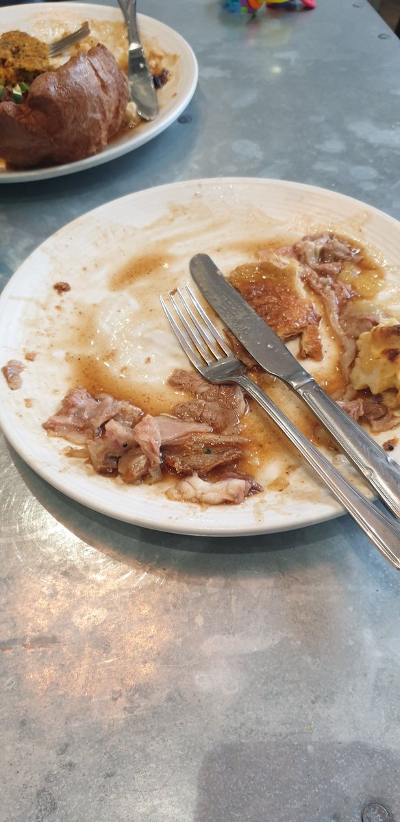 EstechCoffee's tweet photo. Totally Gorgeous Mature Roast Rib of Beef AGA Carvery @FarmersFayre 
#carvery #yummyfood #roastdinner #lazysunday https://t.co/oUMvGBupGX