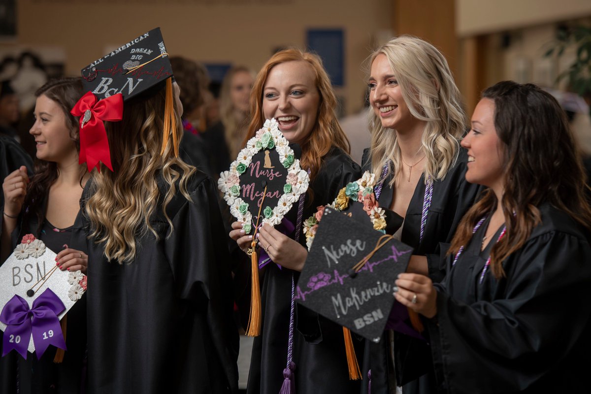 linfieldnursing's tweet photo. Pinned and ready to provide compassionate care. Congratulations, nurses! π #Linfield19 #Nursing https://t.co/wQ96rC30Op